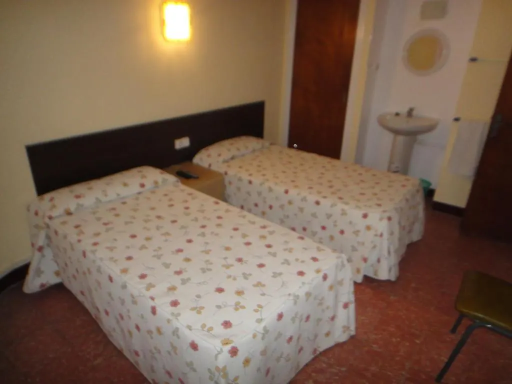 Guest house Pensio Restaurant Llanca Hotel