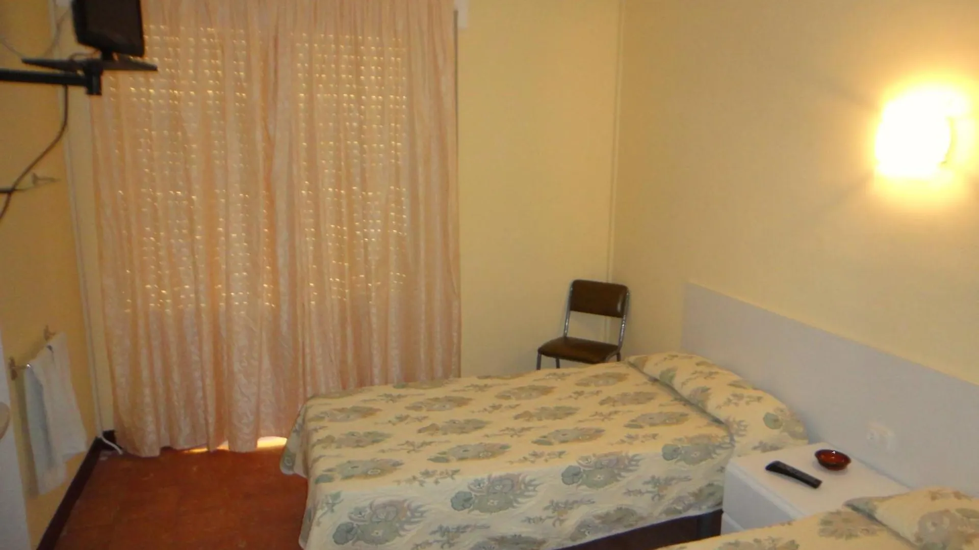 Guest house Pensio Restaurant Llanca Hotel